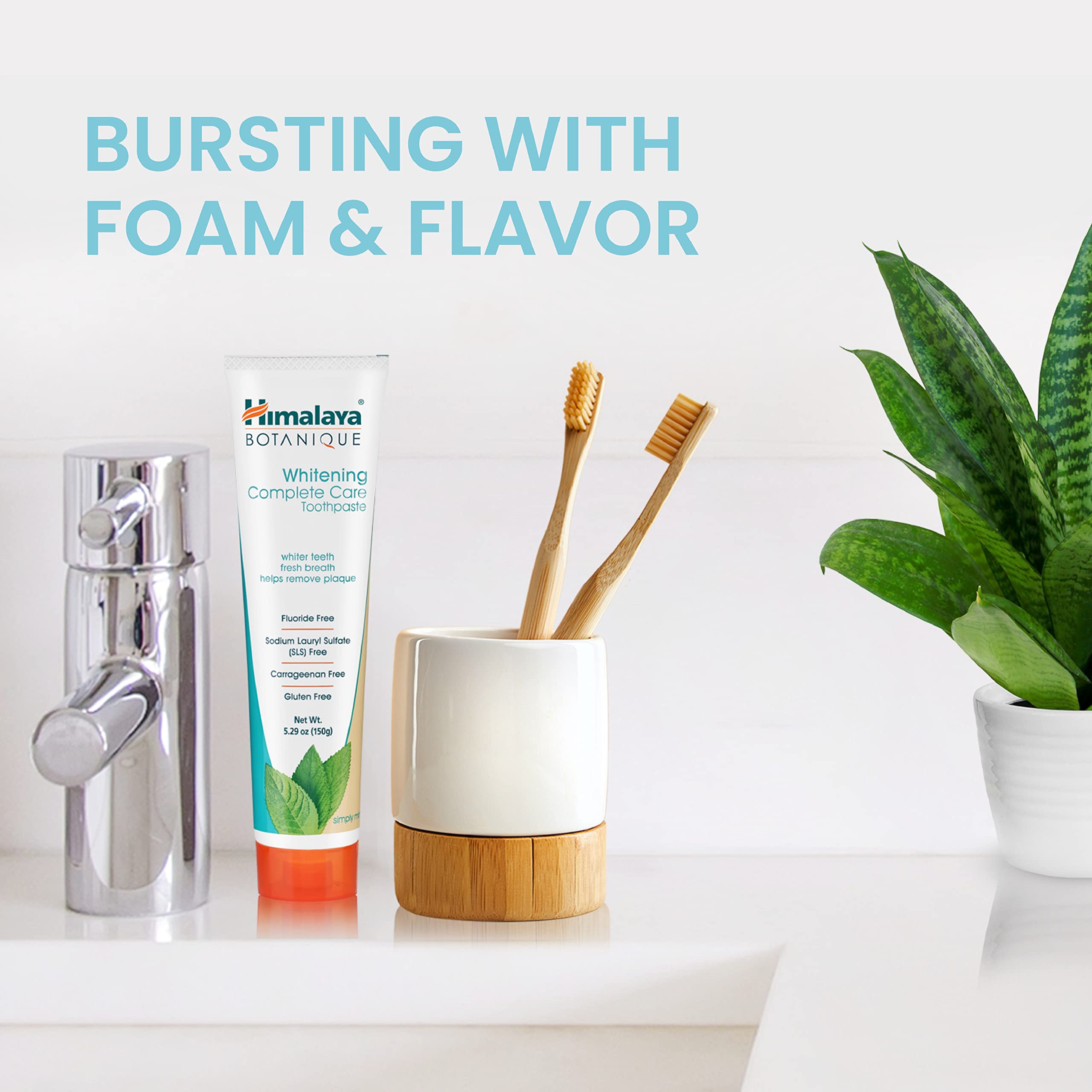 Enzimas de papaya y piña en Himalaya Botanique para manchas superficiales.