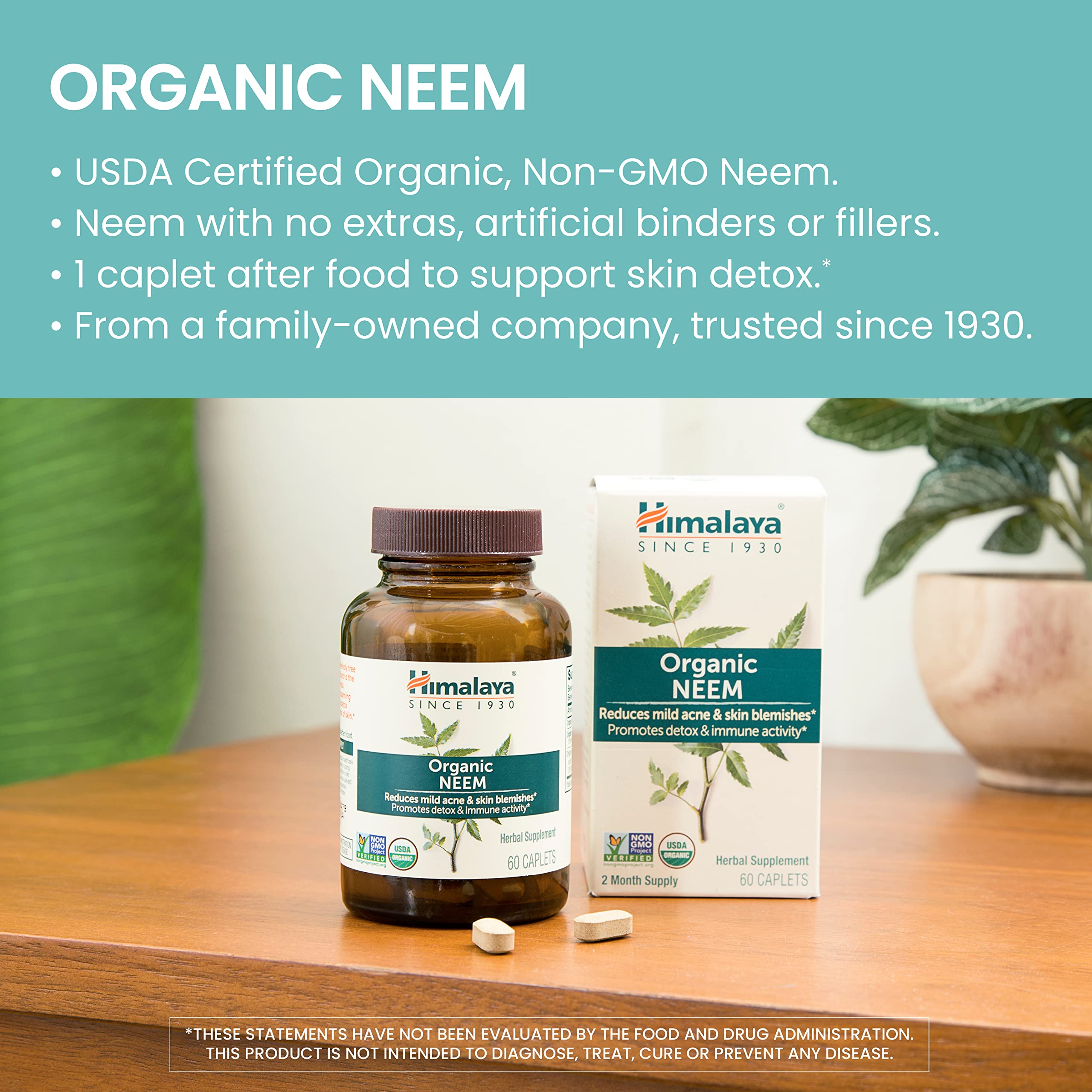 Neem Himalaya: cápsulas en mano para rutina de cuidado de la piel