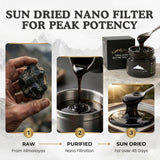 Shilajit Himalayo Oro mezclado en agua para absorción rápida.