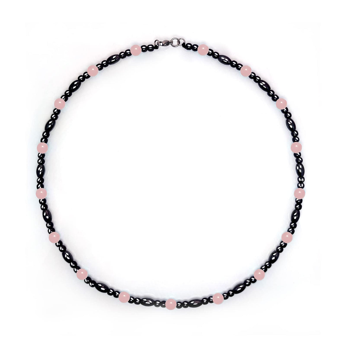 Colgante Hion con hematita, primer plano, ideal para uso diario y sensación de equilibrio.
