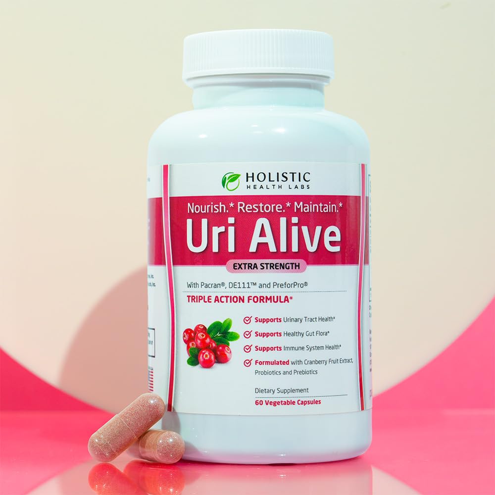 Uri Alive, cápsulas en manos, preparado para apoyo diario a la salud urinaria