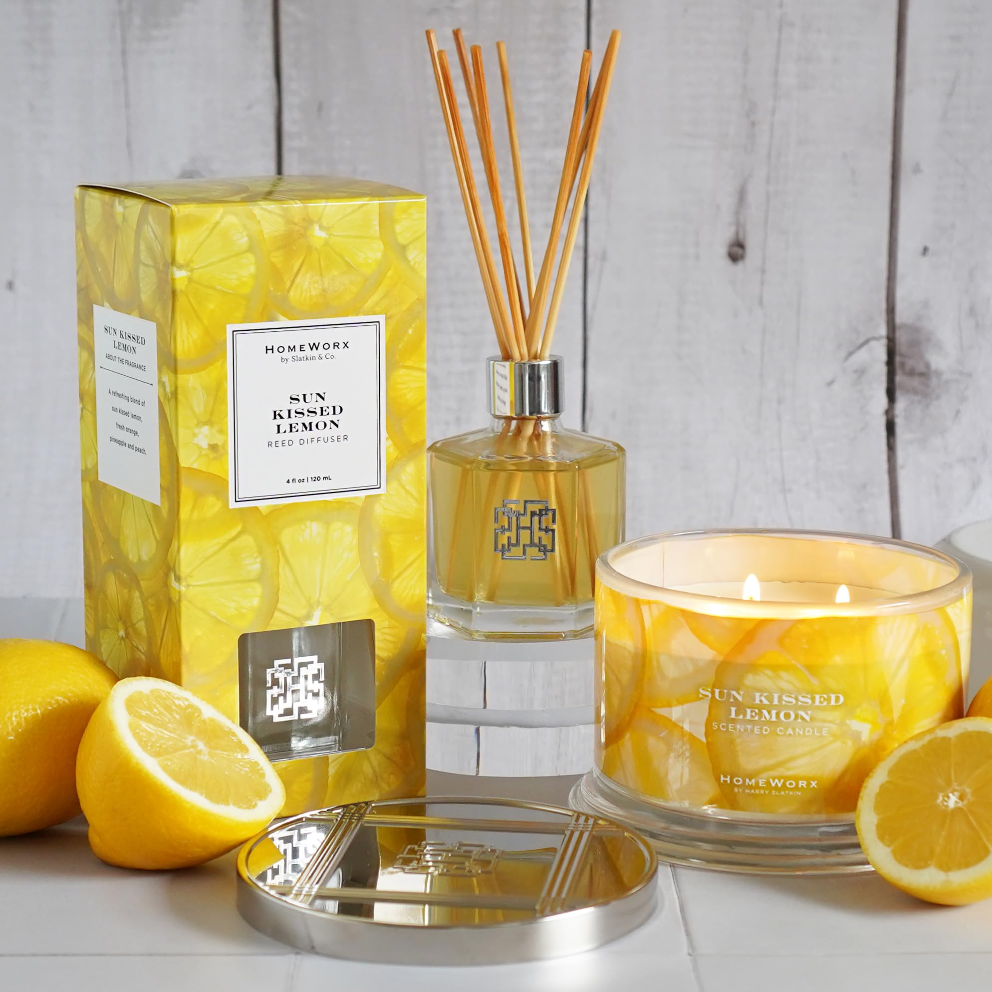 Ambiente hogareño con vela vegana Homeworx Sun Kissed Lemon.