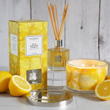 Ambiente hogareño con vela vegana Homeworx Sun Kissed Lemon.