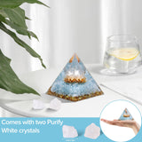 Hopeseed Orgone Pirámide decorativa en ambiente cálido y sofisticado