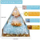 Hopeseed Orgone Pirámide muestra esferas de cristal blanco para meditación enfocada