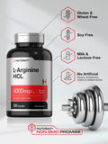 Horbaach L-Arginina 4000 mg cápsulas en la palma de la mano.