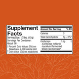 Cordyceps en polvo con medición de cucharadita para dosis consistentes.