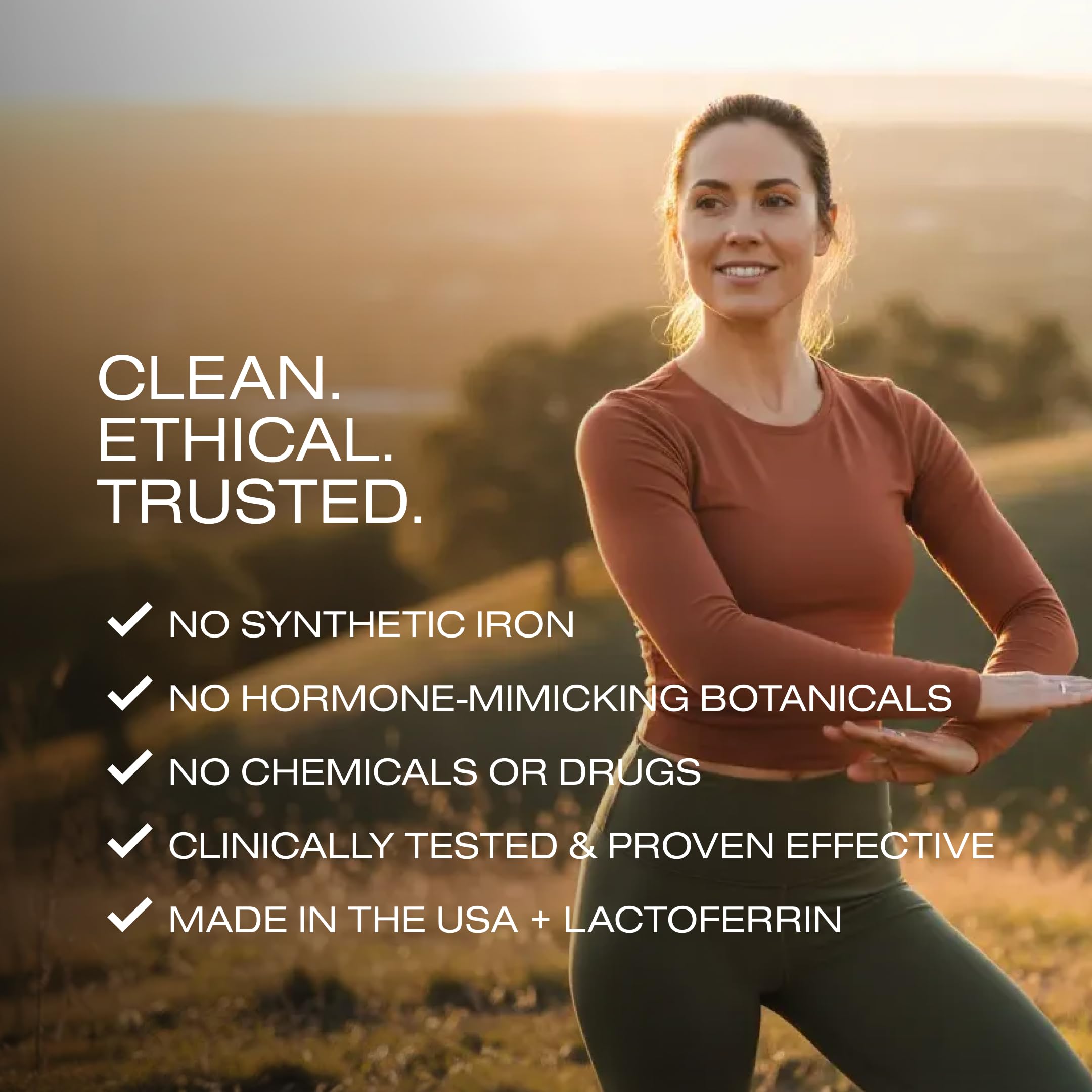 Mujer tomando las cápsulas de HUMAN NATURE Vital Mujer diariamente.