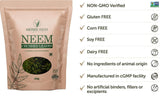 india herbs neem: aroma al abrir y hojas trituradas listas para infusiones.