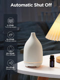 Diseño silencioso y base cerámica realzan la decoración