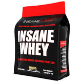 Insane Labz Insane Whey: botella derramando, apoyo muscular tras entrenamiento