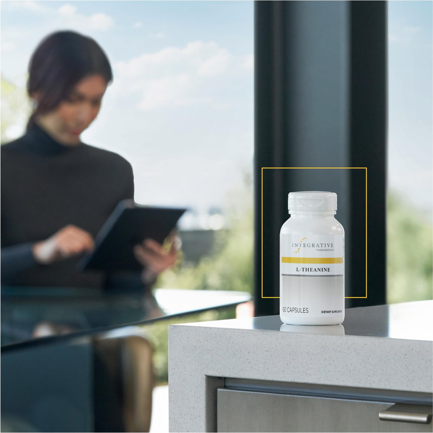 Integrative Therapeutics L-Theanine vista de la caja exterior, opción vegana y sin gluten