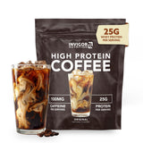 INVIGOR8 Café con Proteína, taza humeante destacando sabor colombiano y energía sostenida