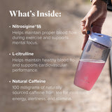 Isagenix Amped Nitro mezcla en agua, bebida fresca para potencia de entrenamiento.