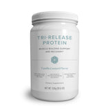 Isagenix Tri-Release Protein, vaso post-entrenamiento, textura cremosa para recuperación suave.