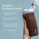 Batido de chocolate Isagenix Tri-Release Protein, ideal tras el entrenamiento para recuperación.