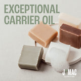 Aplicación de masaje con aceite fraccionado de J MAC BOTANICALS, base neutra para relajación.