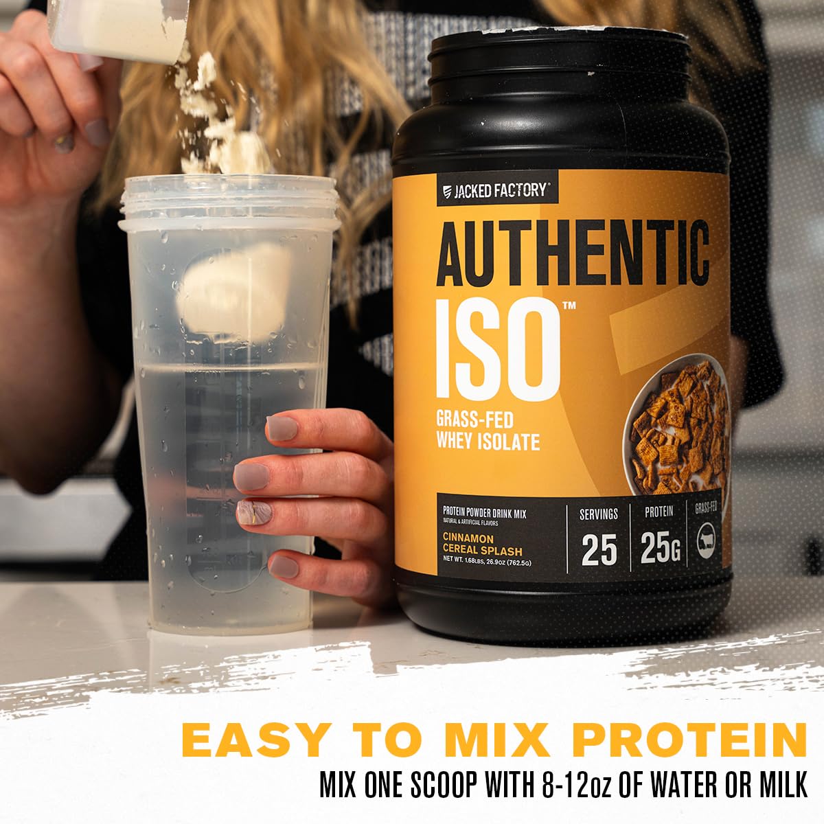 Jacked Factory Authentic ISO Whey, taza-medida, dosificación precisa para entrenar eficientemente.