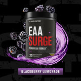 Jacked Factory EAA Surge, shaker en uso, mezcla fácil durante el entrenamiento.