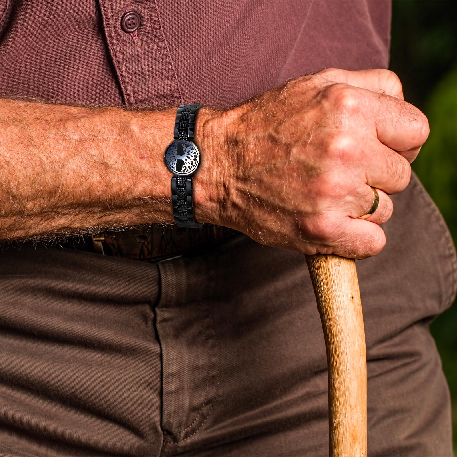 Estilo moderno de JEROOT, ideal para combinar con cualquier outfit.