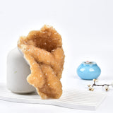 Calcita amarilla con brillo cristalino en JIC Gem, ideal para centro de mesa.