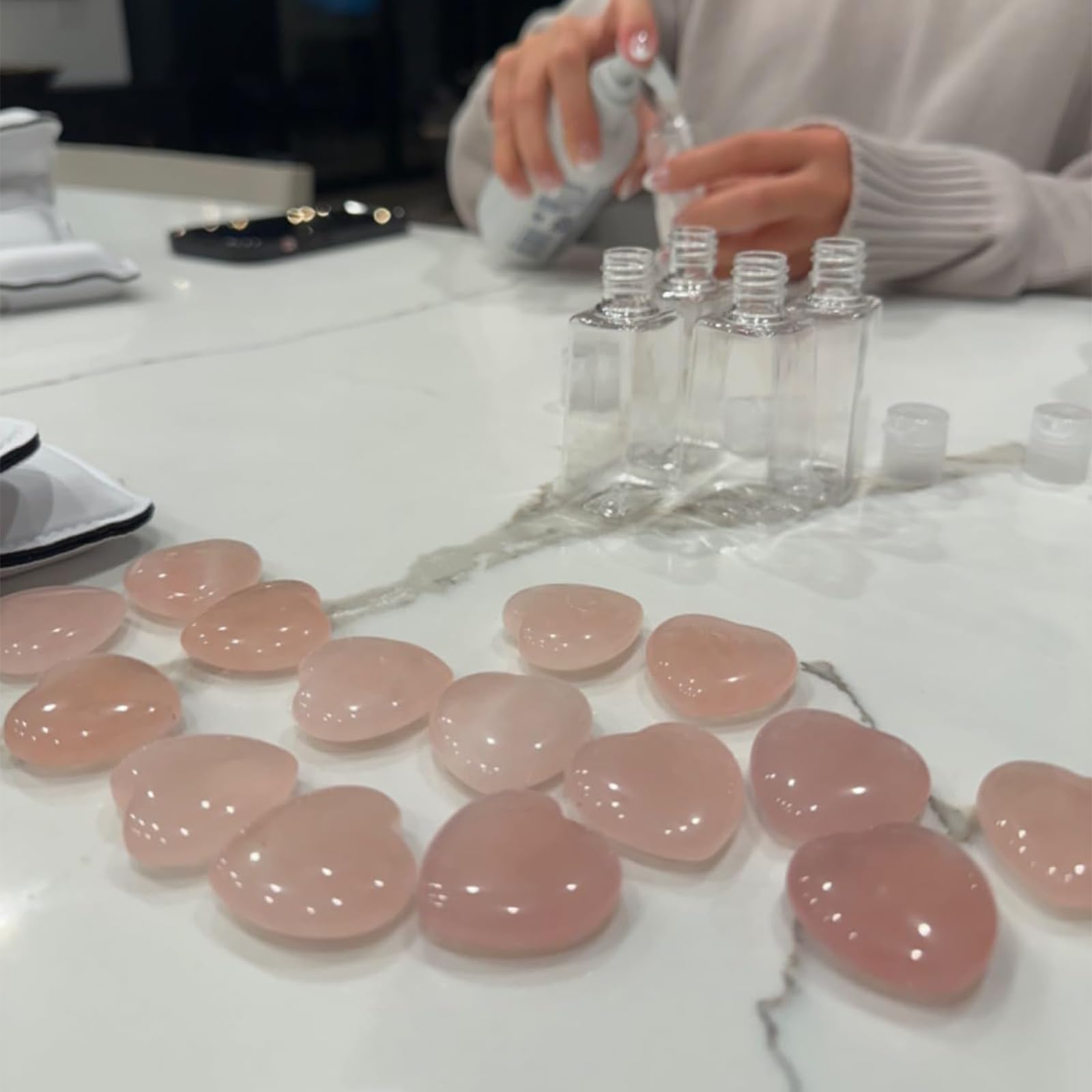 JIC Gem: Corazón de cuarzo rosa para regalo significativo y flujo energético.
