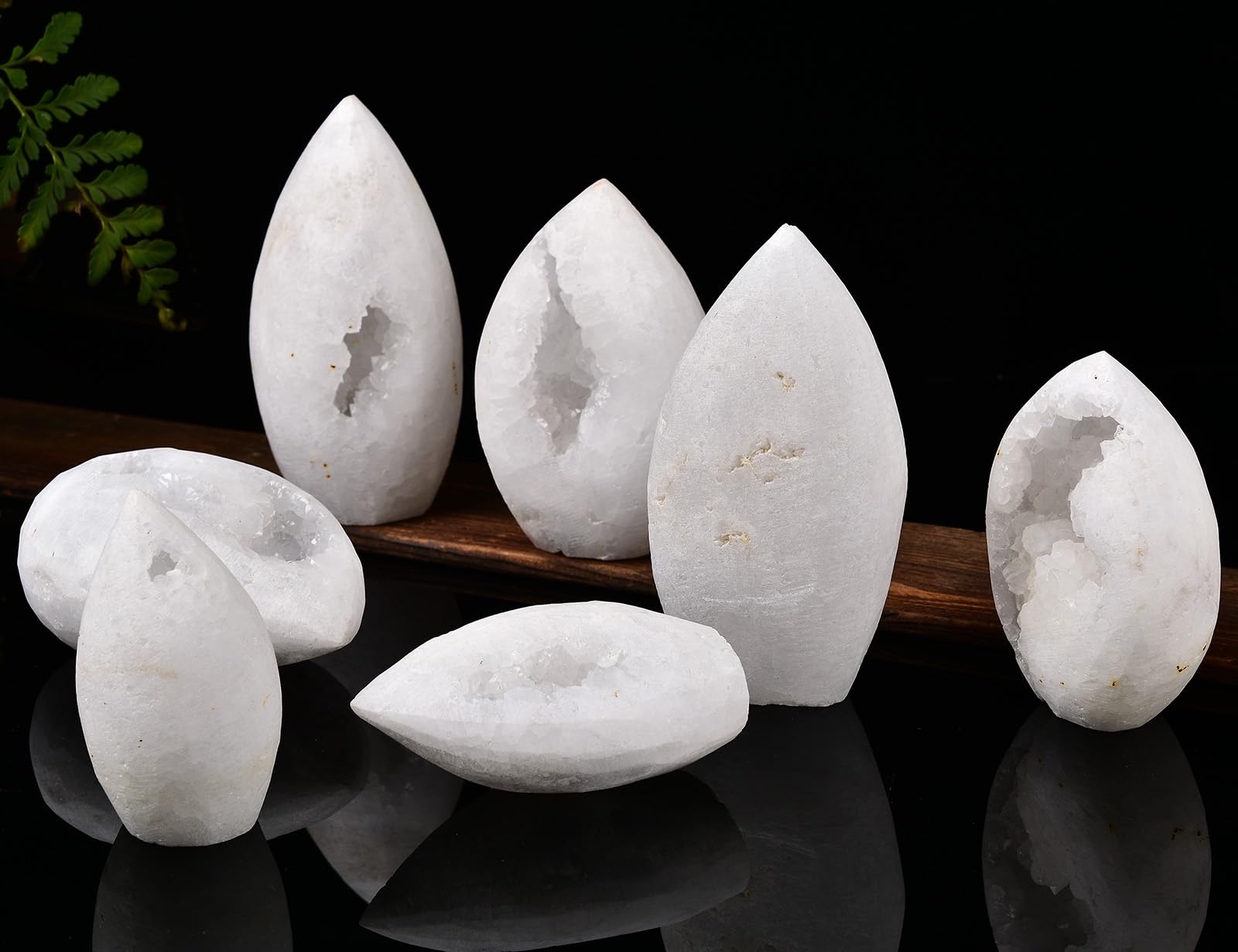 Geoda de cuarzo druzy de JIC Gem para decoración de mesa y ambiente inspirador.