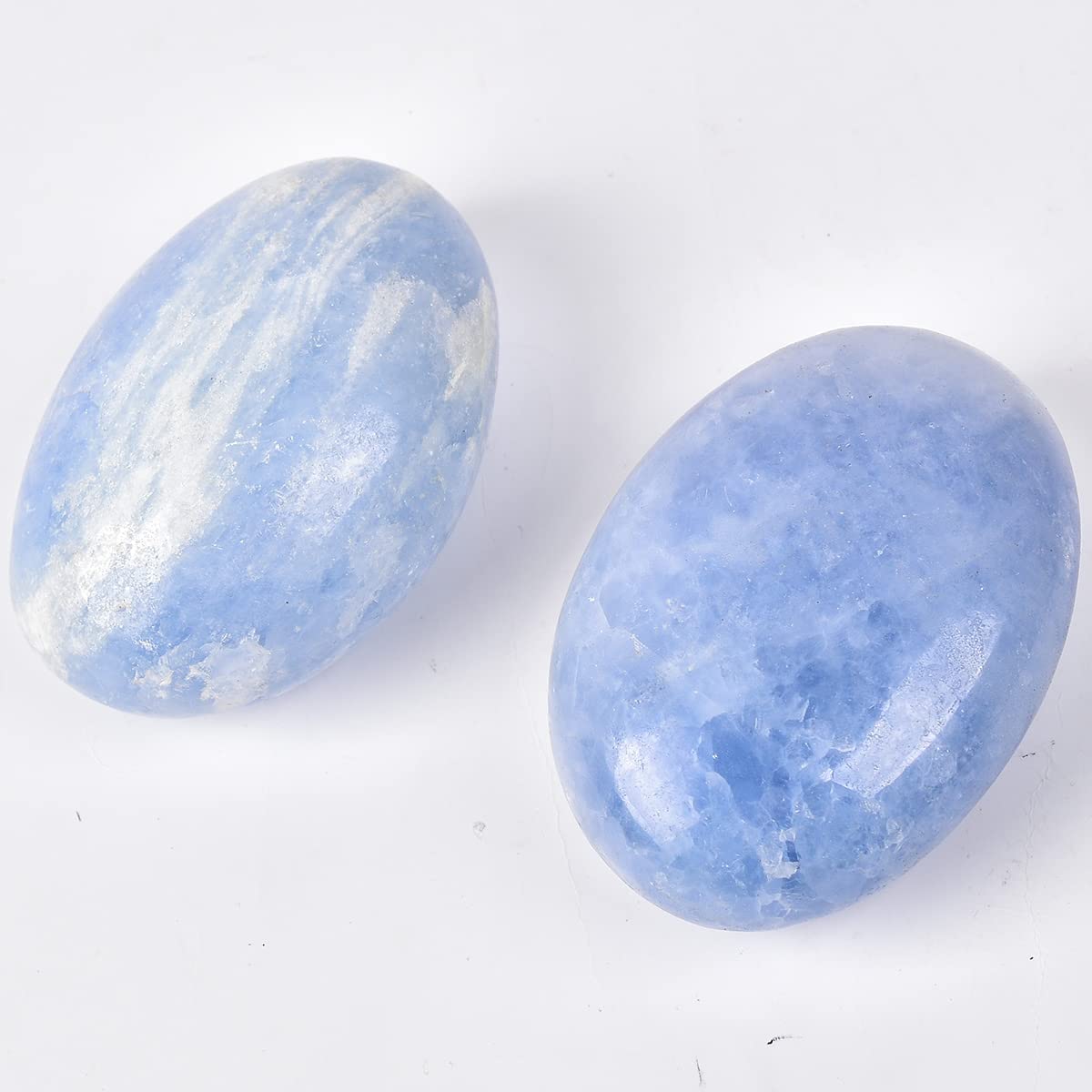 Detalle de la superficie lisa de celestita azul de JIC Gem