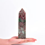 JIC Gem cristal cuarzo fresa y verde, pieza decorativa con enfoque suave.