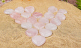 JIC Gem: Corazón de cuarzo rosa para energía suave y vibración calmante.