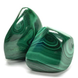 KALIFANO malaquita pulidas: dos piedras para protección y calma emocional en rituales.