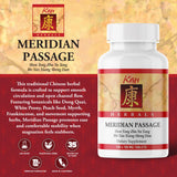 Kan Herbals Pasaje Meridiano, tabletas en manos, uso recomendado para flexibilidad diaria.