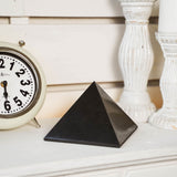 Protección del hogar con Shungite de Karelian Heritage, estilo negro elegante.