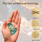 Karma Gems Labradorita para pulir, experiencia sensorial al tocar la piedra iridiscente.