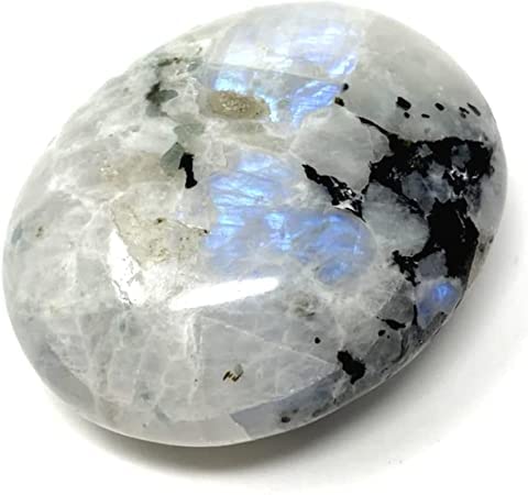 Karma Gems piedra luna arcoíris en la palma para meditación serena