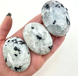 Karma Gems piedra luna arcoíris para llevar en bolso