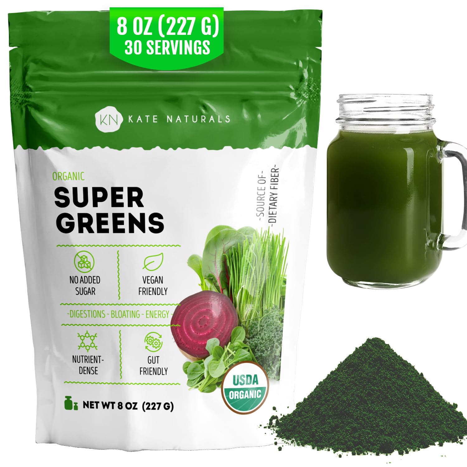 Kate Naturals Super Greens polvo en vaso de agua para una bebida saludable.