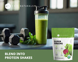 Smoothie verde con Kate Naturals Super Greens, mezcla rápida.