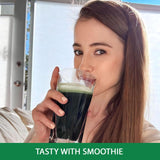 Kate Naturals Spirulina en polvo añade color y proteína a la bebida verde.
