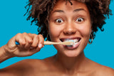 Kingfisher dentífrico apto para vegetarianos y veganos, fórmula suave.