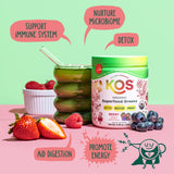 KOS Greens Berry en vaso: bebida refrescante con sabor a bayas.