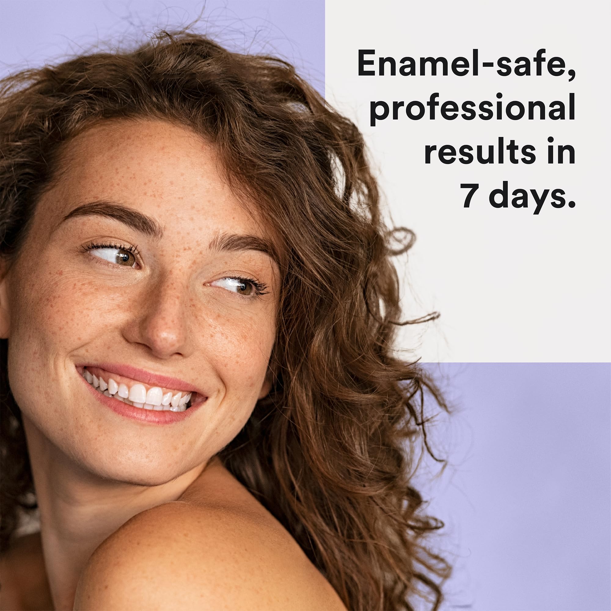 Tiras blanqueadoras La Bouche Natural colocadas en dientes superiores e inferiores para blanqueamiento suave.