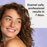 Tiras blanqueadoras La Bouche Natural colocadas en dientes superiores e inferiores para blanqueamiento suave.