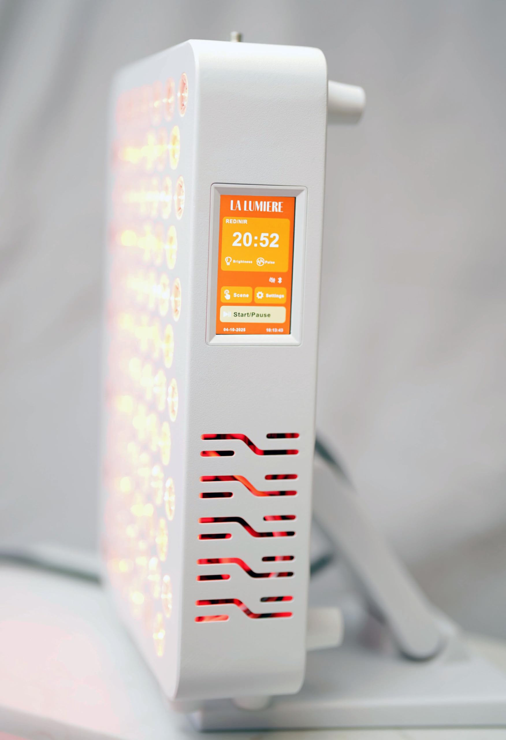 La Lumiere Therapy panel dimensiones: diseño compacto para uso doméstico.