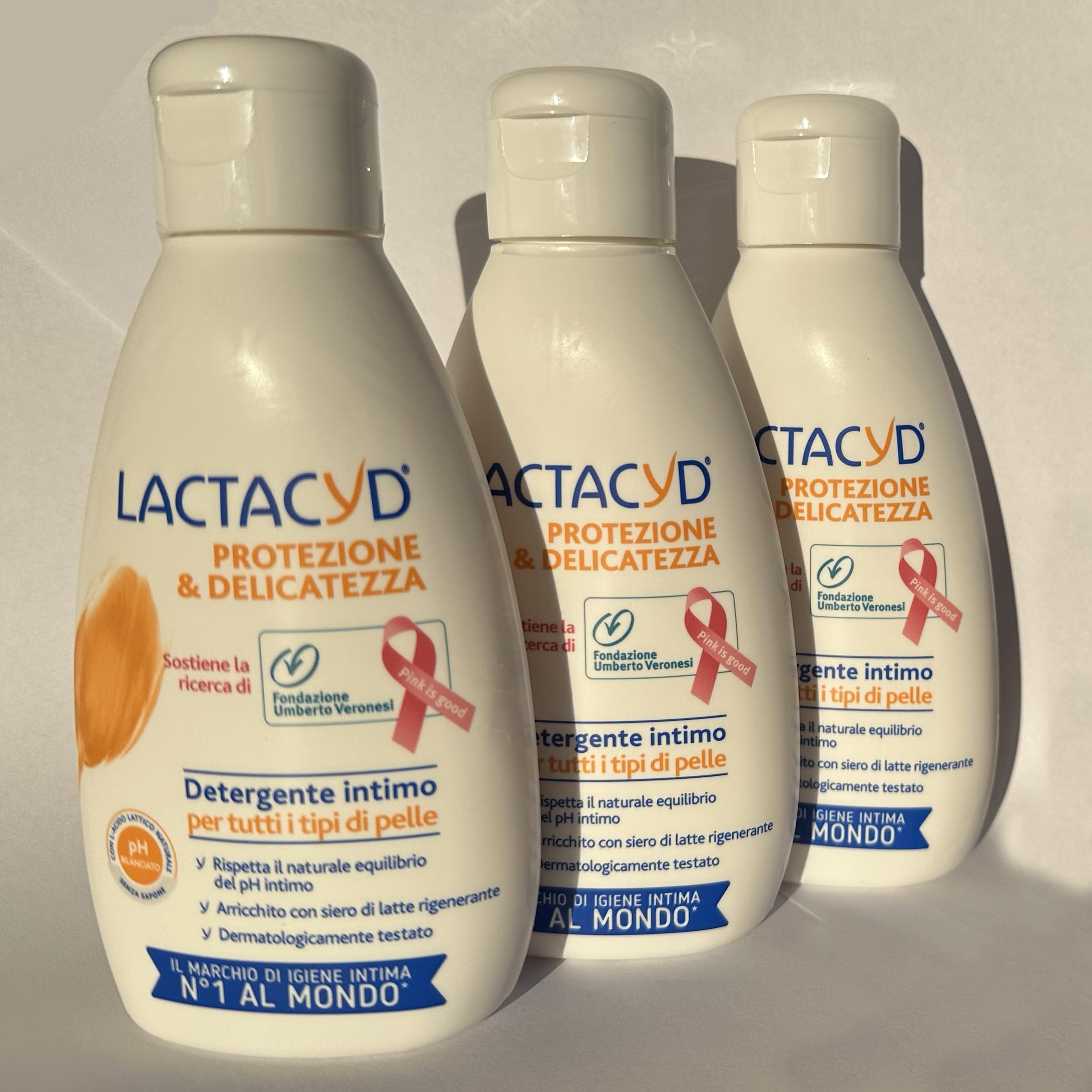 Lactacyd Femina Paquete de tres, empaque práctico para higiene diaria.
