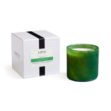 Vela Jungle Bloom de LAFCO New York en vaso soplado a mano para decoración elegante.