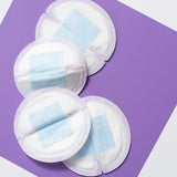 Lansinoh Stay Dry: capa impermeable y transpirable protege la ropa.