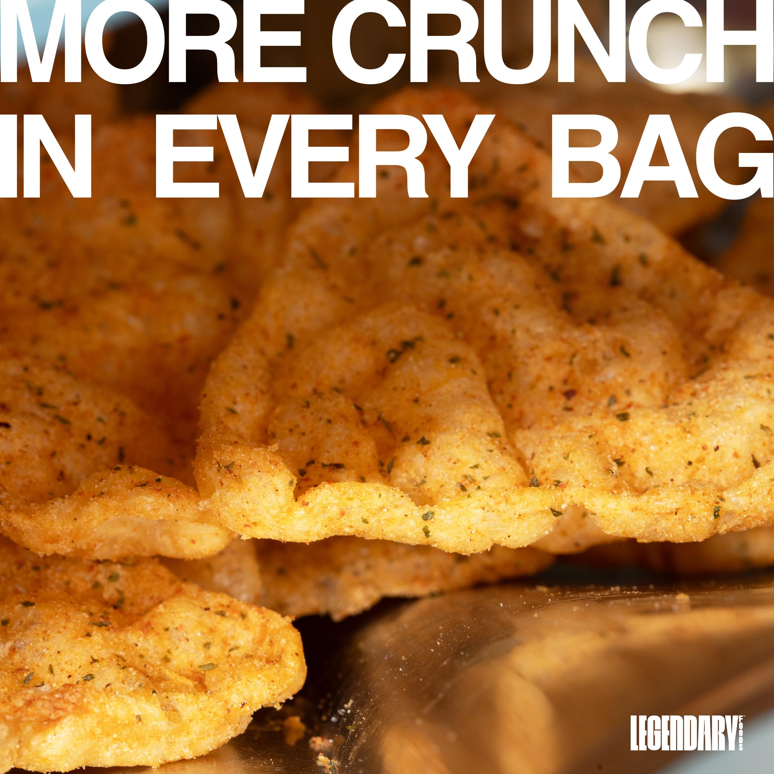 Legendary Foods Zesty Ranch chips, primer plano de chips aireados sin freír