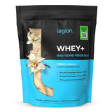 LEGION Whey+ proteina aislada vainilla francesa en vaso para batido suave