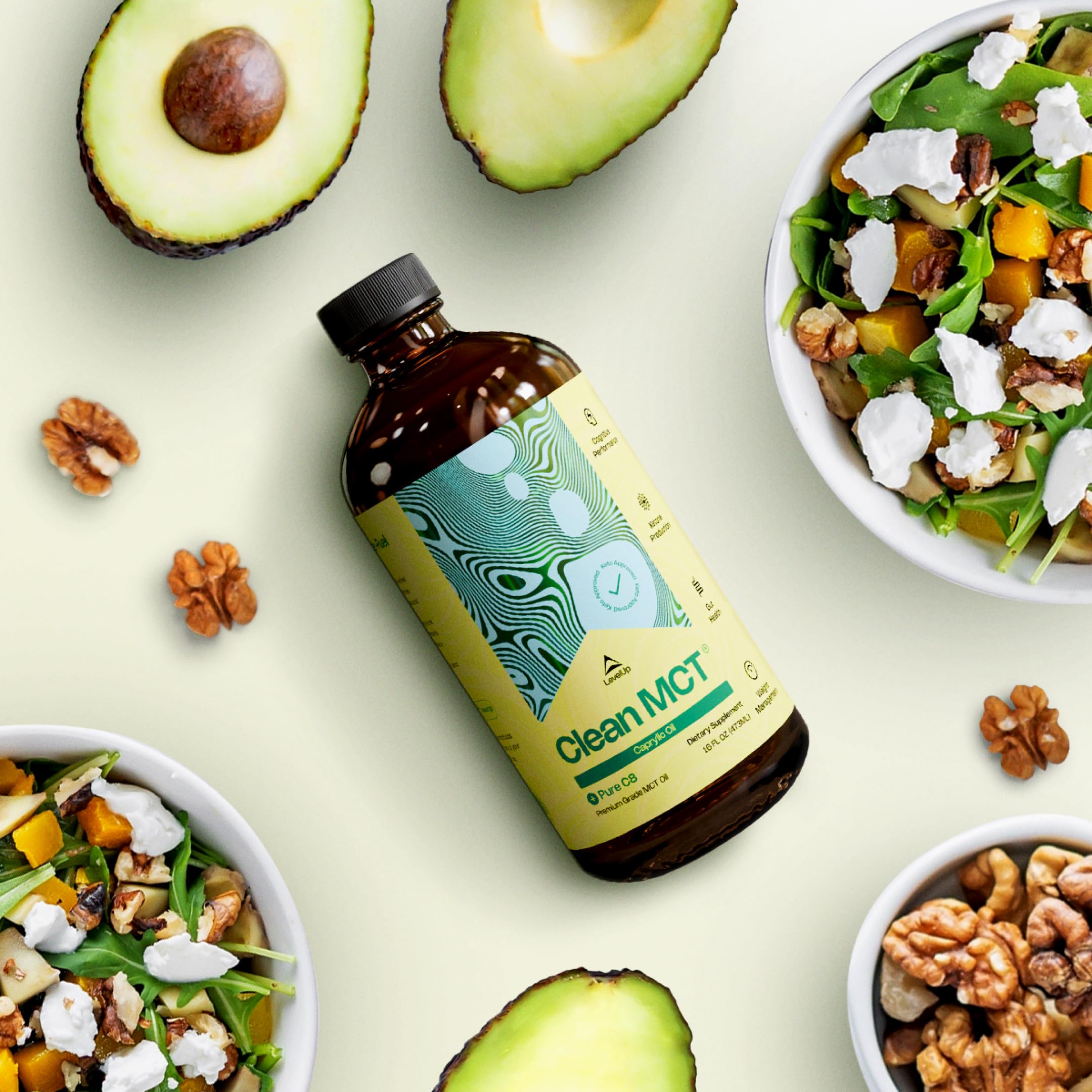 Gota de LevelUp C8 MCT Aceite sobre cucharita, uso práctico